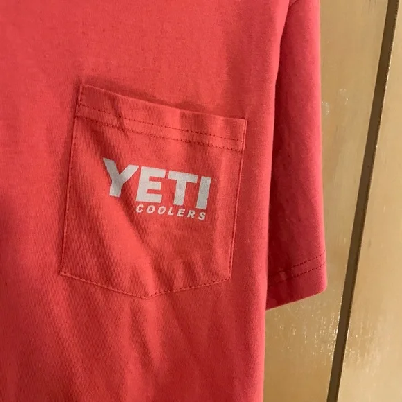Yeti Coat of Arms Brick size L new t shirt with tags - Picture 3 of 5